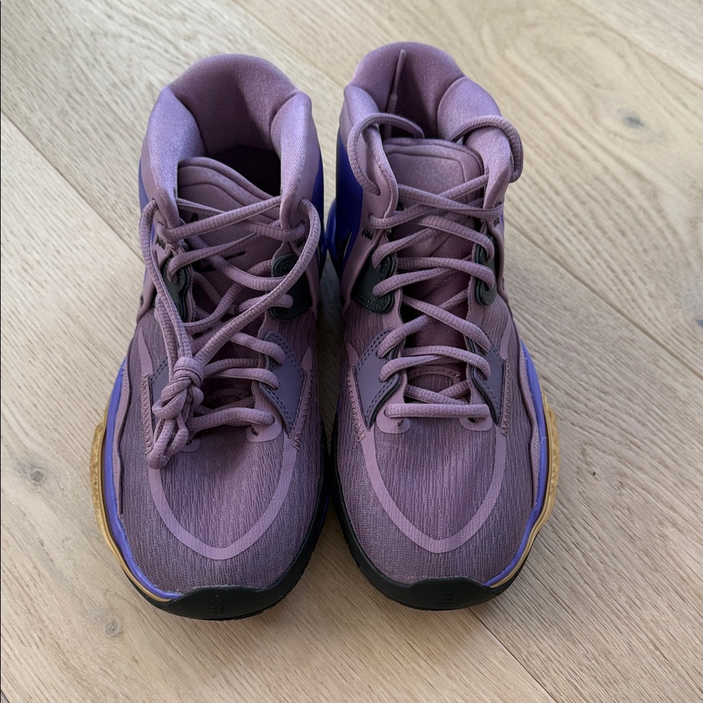 Men's Nike Kyrie in Amethyst Wave